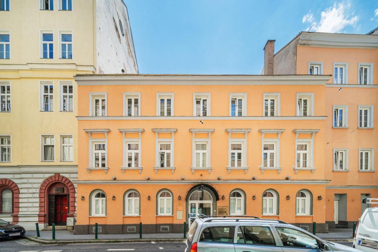 Self-Check-In Hotel Adlon Виена Екстериор снимка
