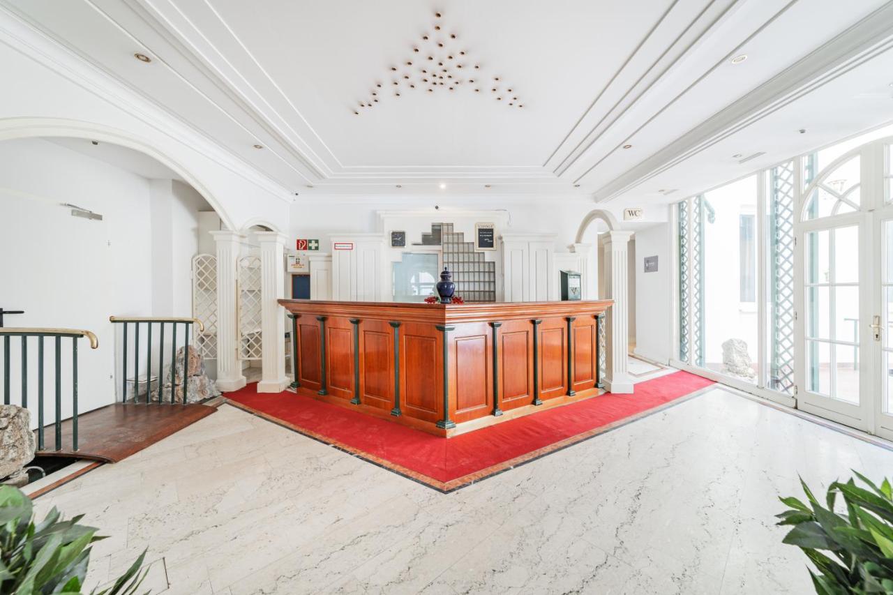 Self-Check-In Hotel Adlon Виена Екстериор снимка