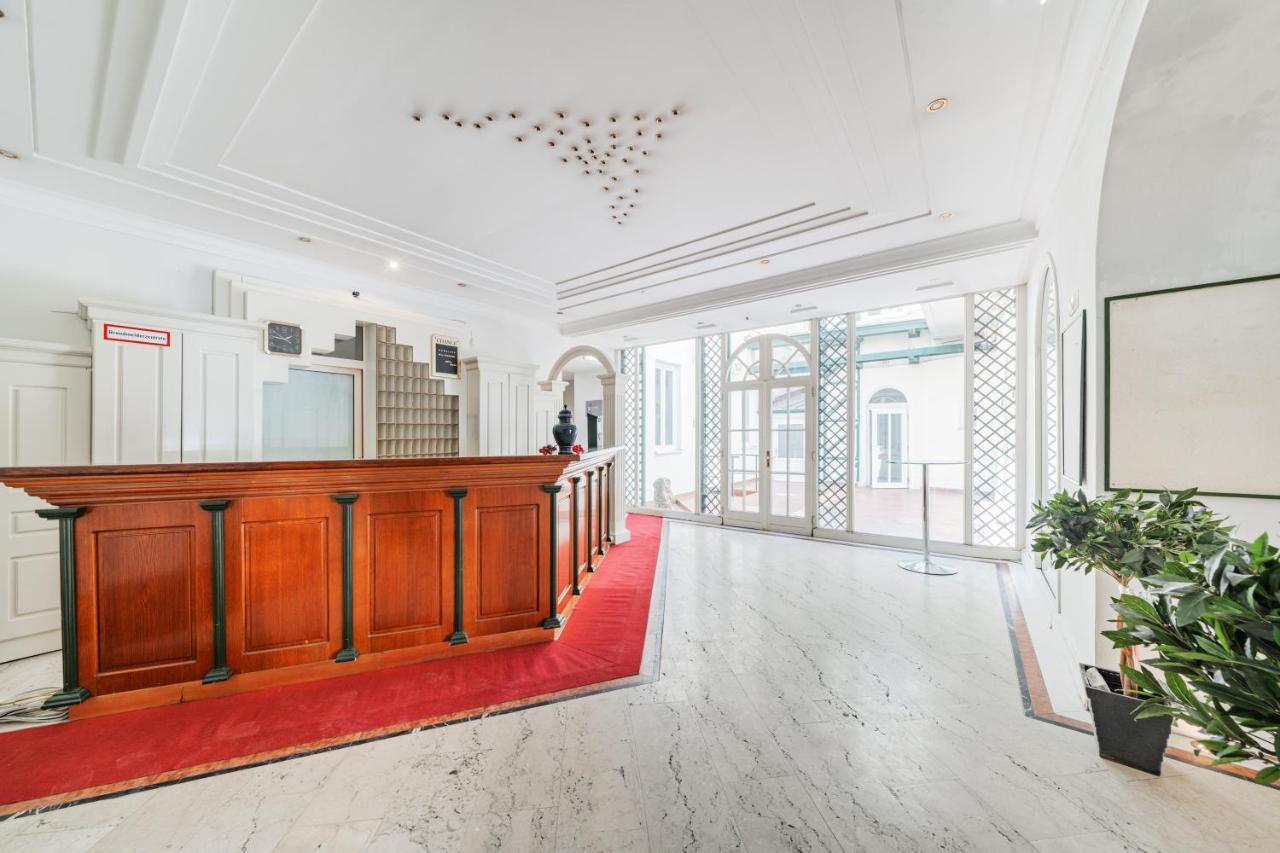 Self-Check-In Hotel Adlon Виена Екстериор снимка