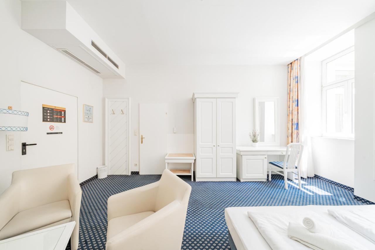 Self-Check-In Hotel Adlon Виена Екстериор снимка