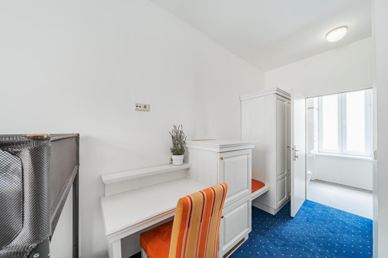 Self-Check-In Hotel Adlon Виена Екстериор снимка
