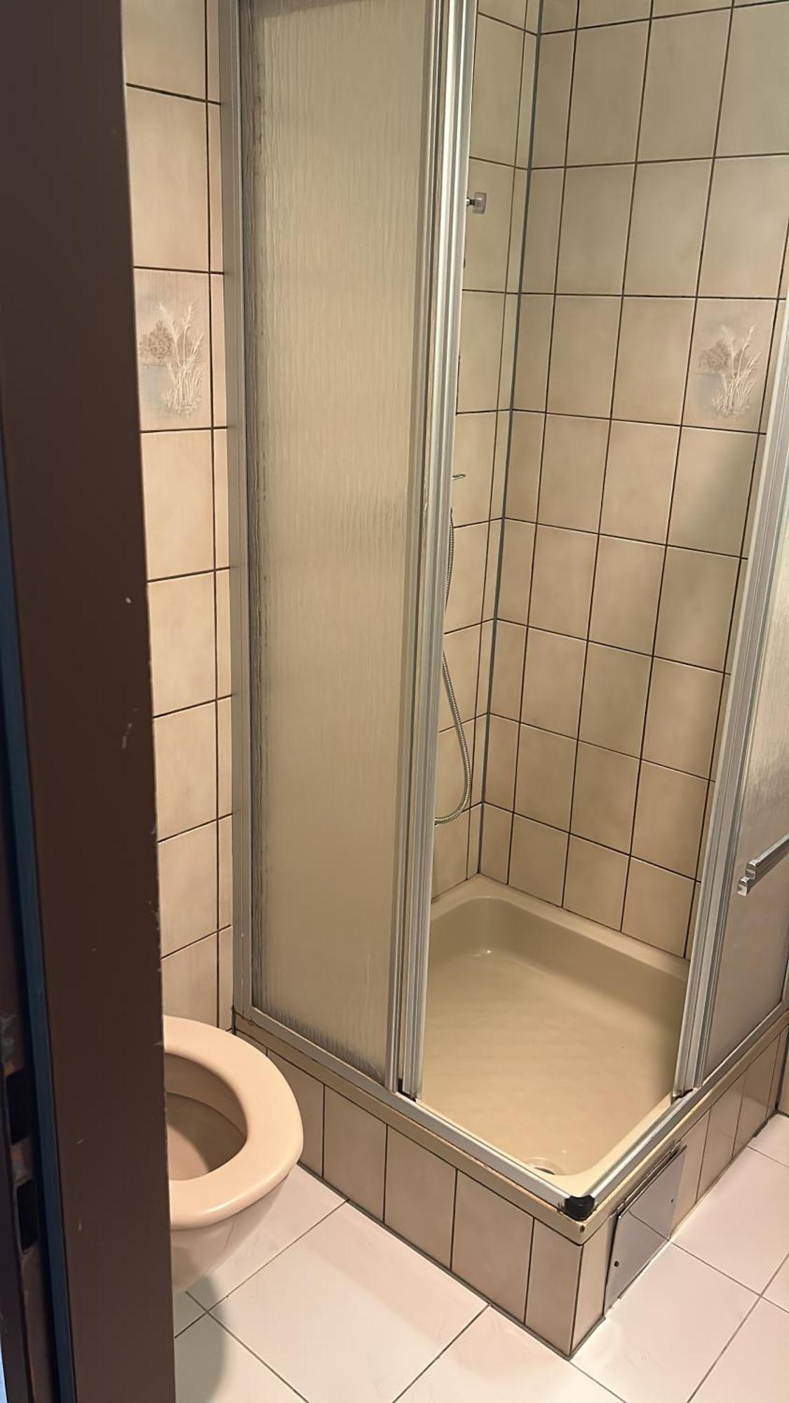 Self-Check-In Hotel Adlon Виена Екстериор снимка