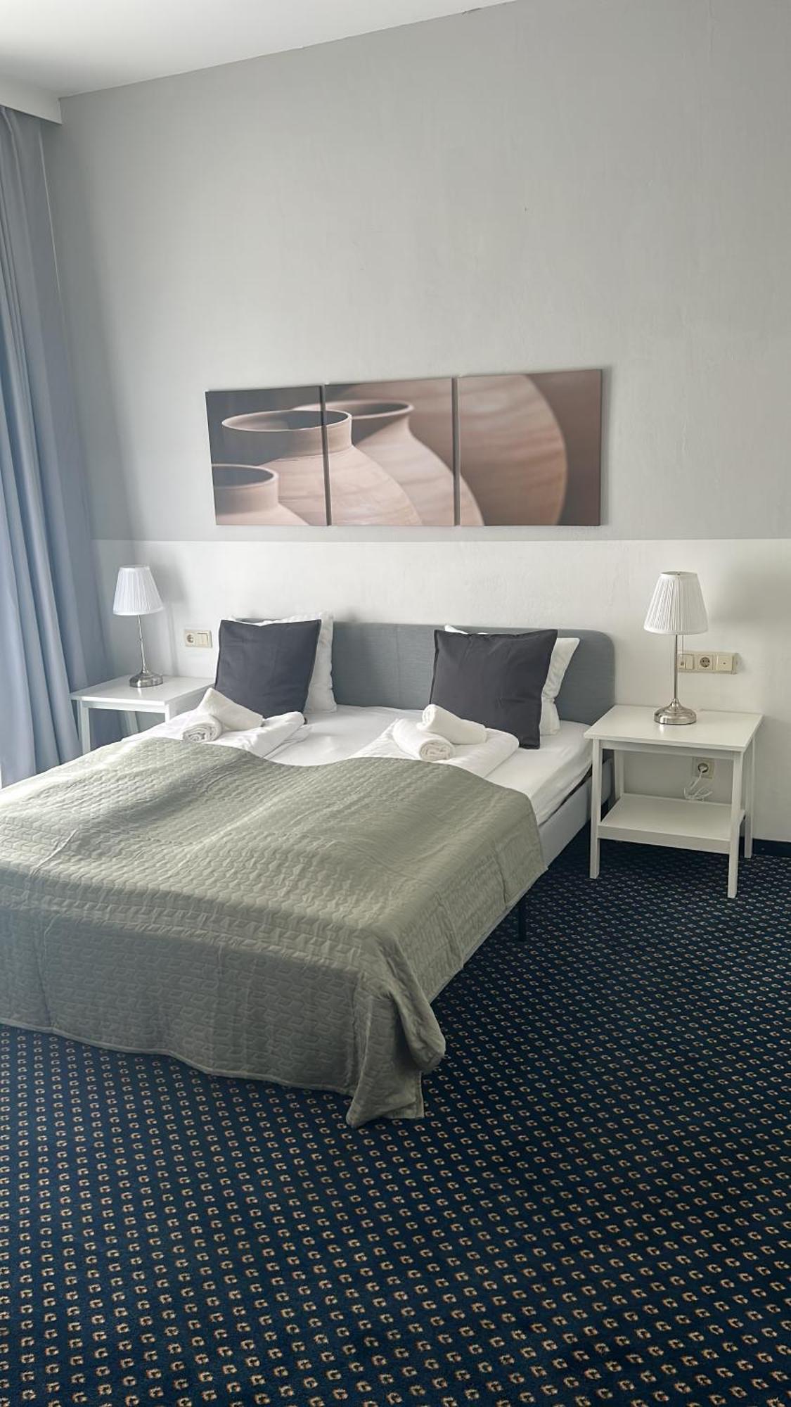Self-Check-In Hotel Adlon Виена Екстериор снимка